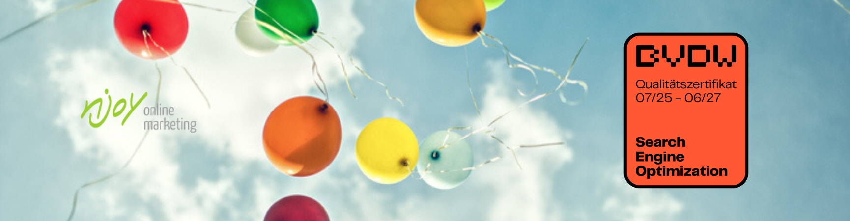 Das Bild zeigt Luftballons und das BVDW-Siegel für das SEO Qualitätszertifikat