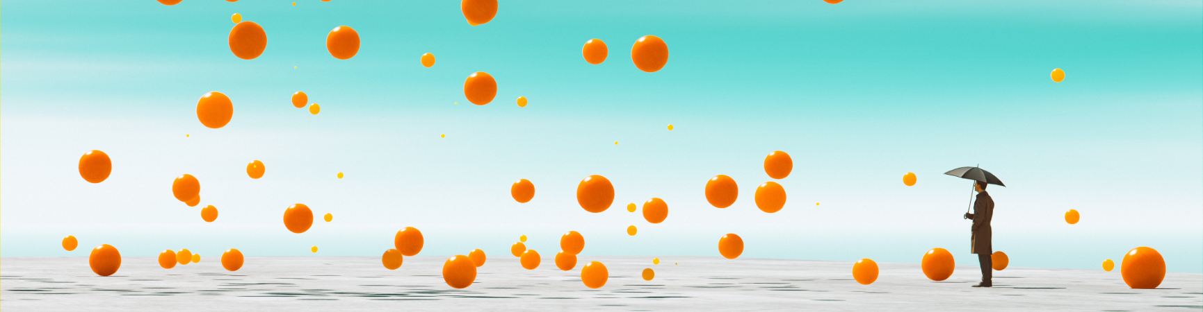 Viele orangene Luftballons schweben an einem Strand, an dem ein Mann mit Schirm steht für eine Guerilla Marketing Kampagne